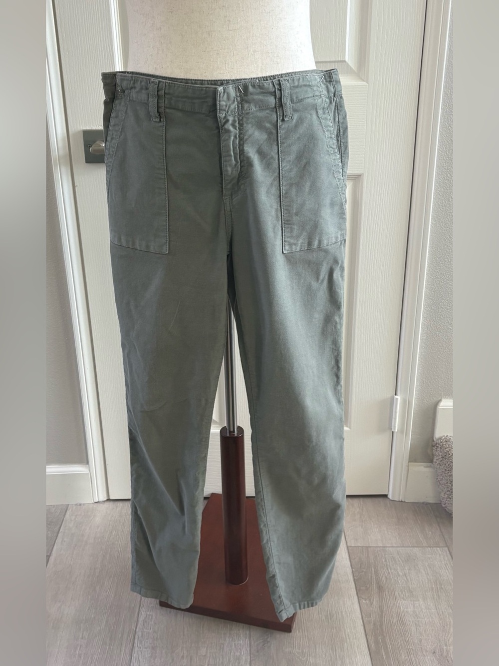 Jolie Jean | Cropped Painter Pant | Khaki Green | sz 29 | Very Good Condition